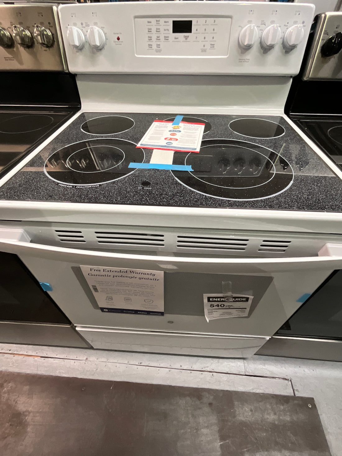 Cuisinière électrique 30" - JCB840DVWW - GE - Boîte ouverte