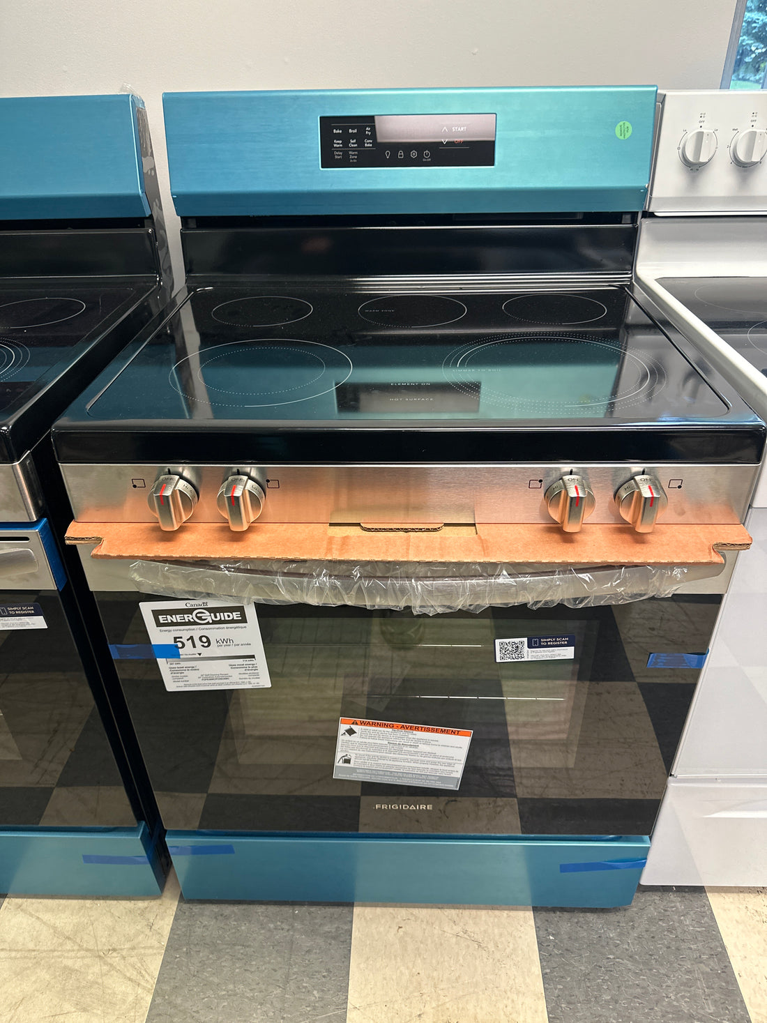 Four cuisinière électrique 30" - FCRE308CAS - FRIGIDAIRE - Boîte ouverte