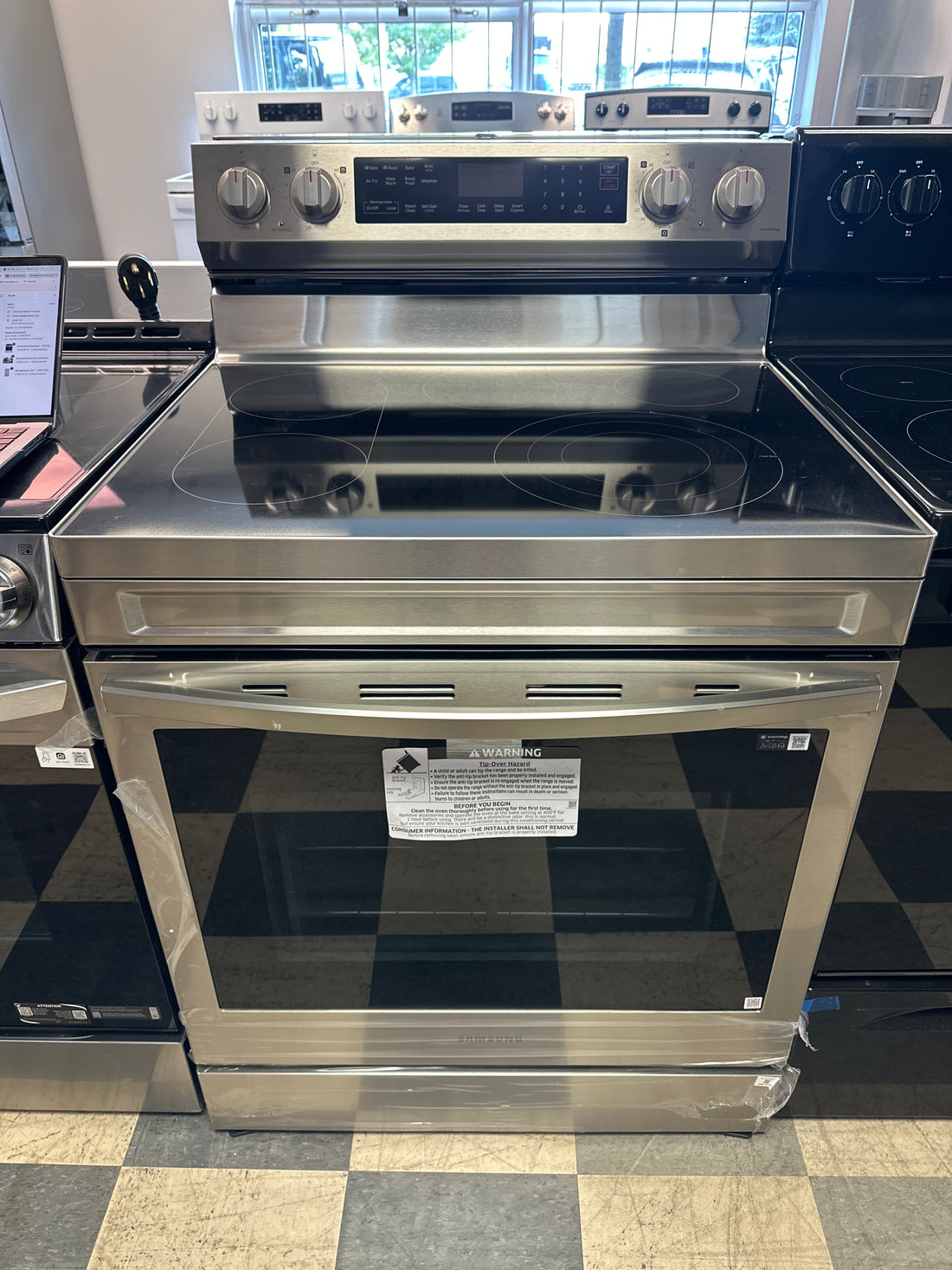 Cuisinière électrique 30" - NE63A6711SS - Samsung - Boîte ouverte