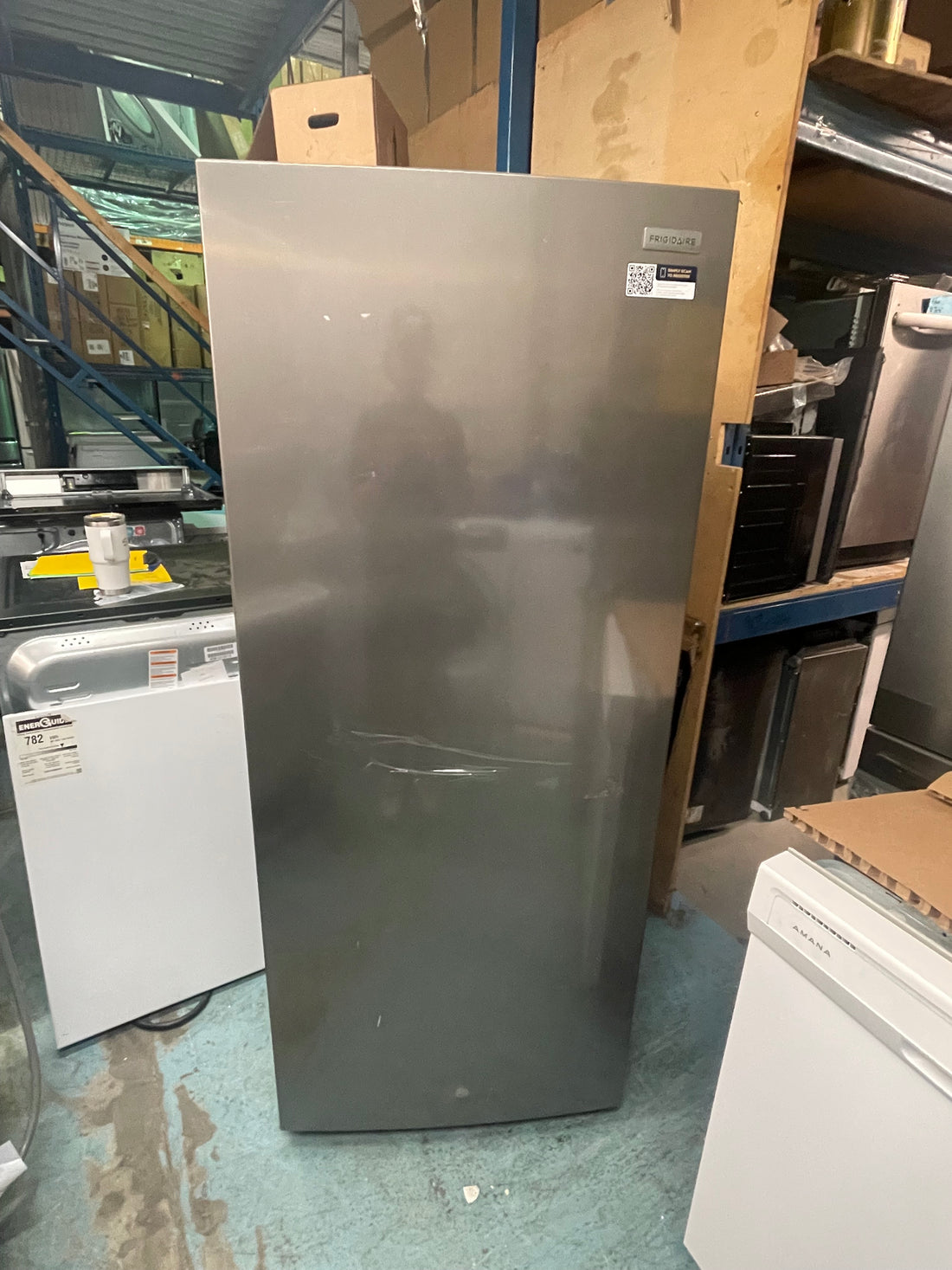 Congélateur vertical 16p3 - Frigidaire - FFUE1626AV - Tel quel